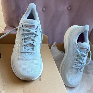 Saucony Women's Triumph 23 Running Shoes in light blue/vapor